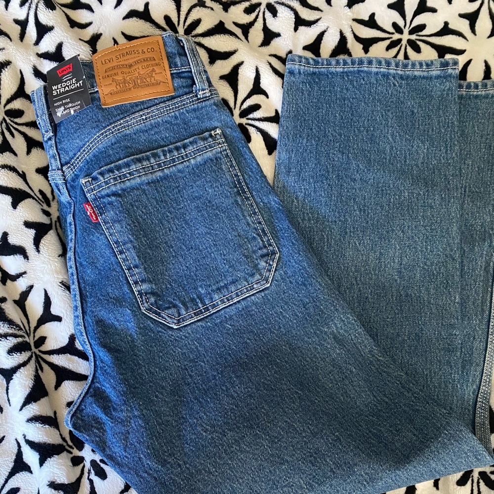 Levi’s wedgie straight jeans W26 L26 new with tags